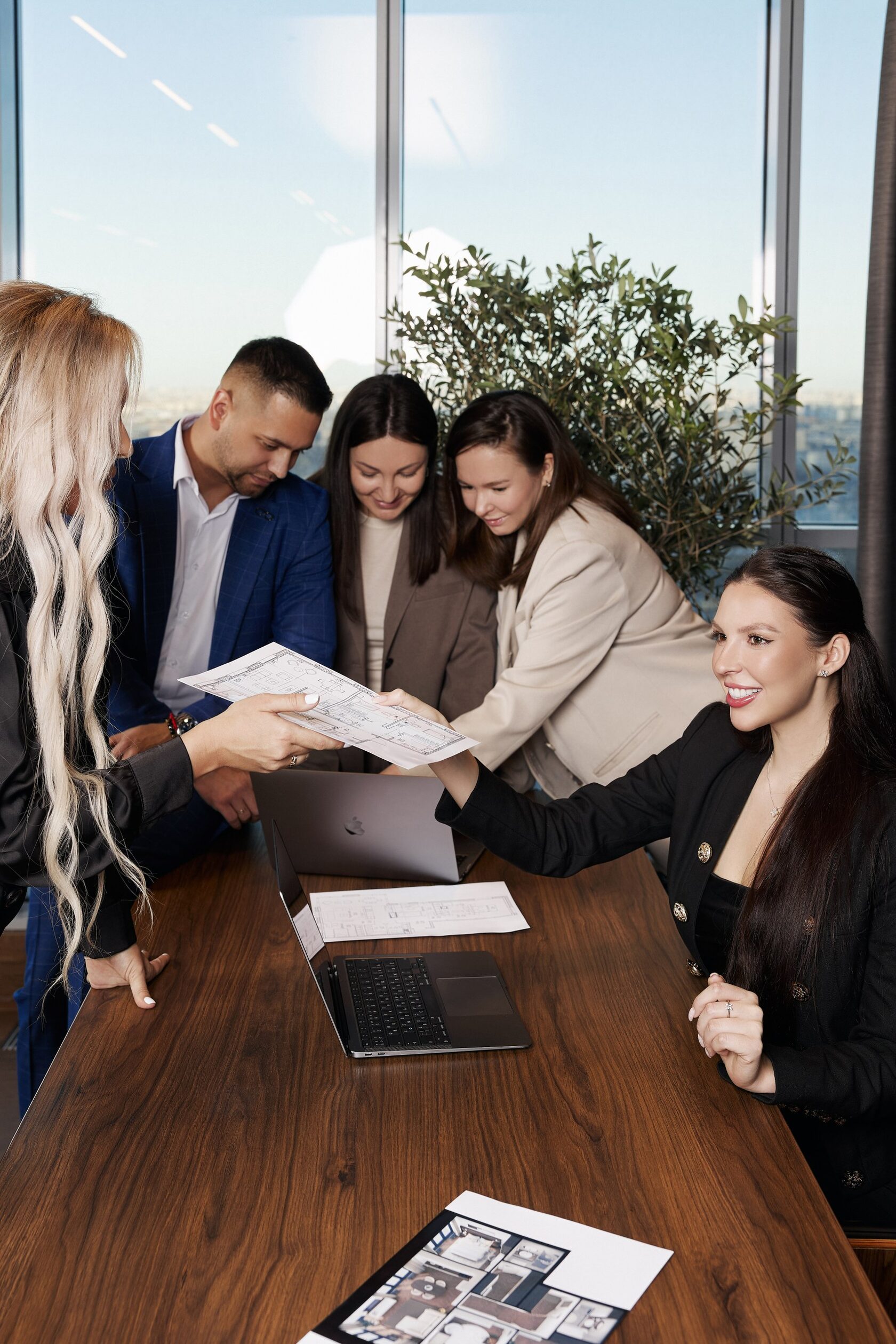 Рабочий процесс сотрудников агентства